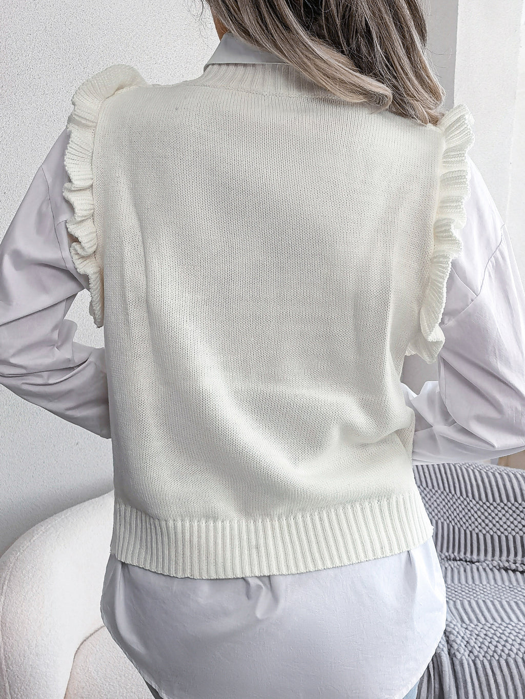 Women Ruffled Diamond Knit Sweater Vest