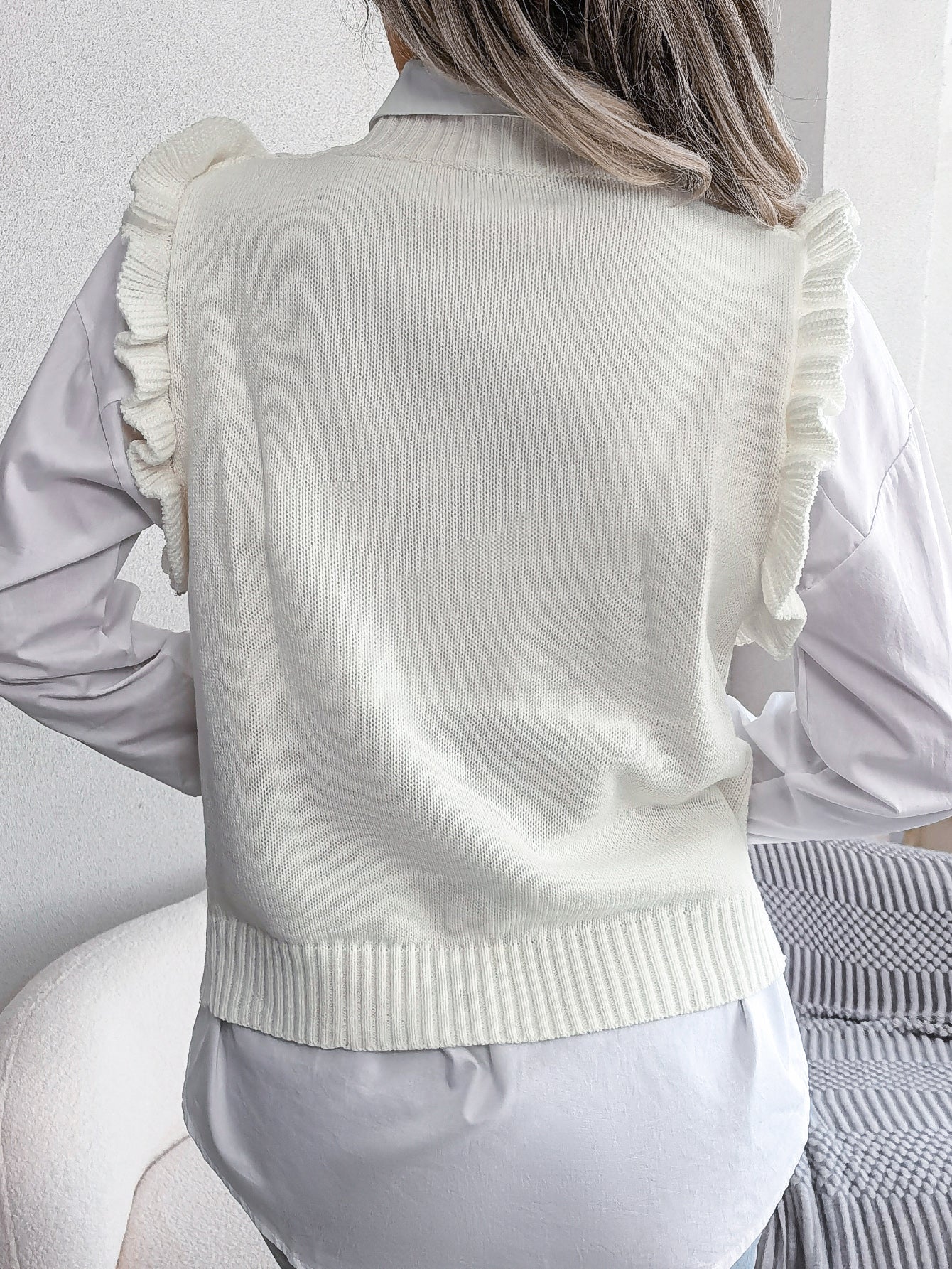 Women Ruffled Diamond Knit Sweater Vest