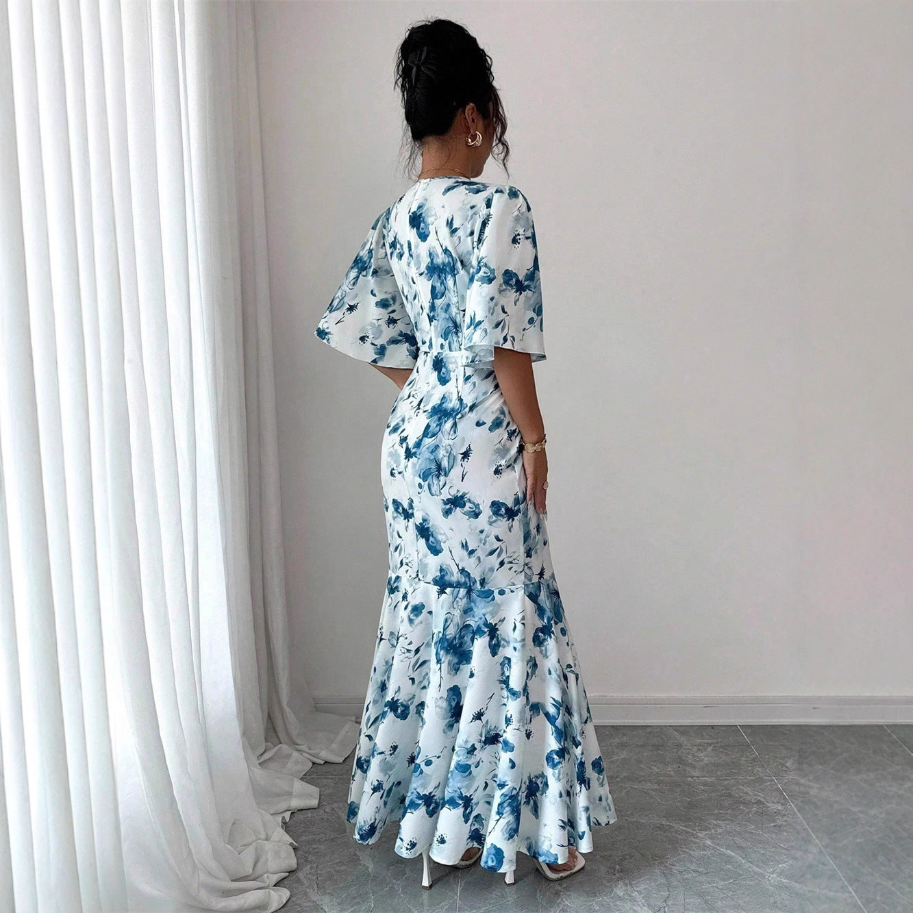 French Round Neck Lantern Sleeve Waist-cinching Slimming Dress